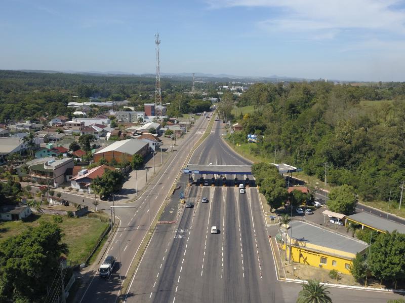 Remoção das construções das antigas praças de pedágio pela CSG será seguida de recuperação do pavimento e sinalização. Obras devem ser concluídas em cerca de 30 dias (Foto: CSG/Divulgação)