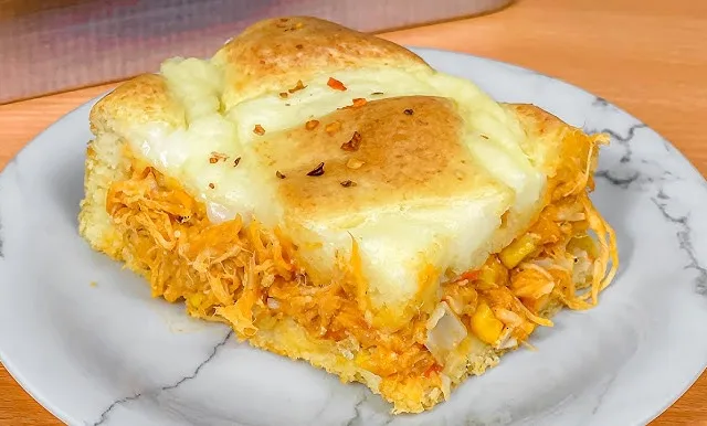 Torta de frango com massa de batata (Foto: Reprodução/Youtube)