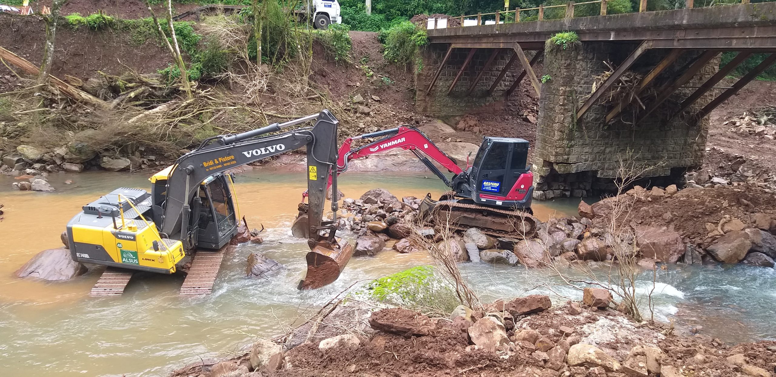 Para restaurar pilar de ponte, prefeitura construirá desvio do leito do Rio Piaí em Caxias do Sul