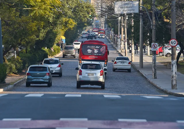 Cerca de 446 mil veículos ainda circulam com o imposto atrasado - Foto: Leonardo Contursi/CMPA