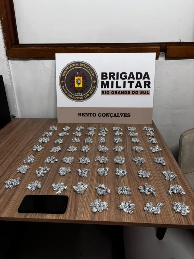 Adolescente é apreendida com 602 pedras de crack em Bento Gonçalves