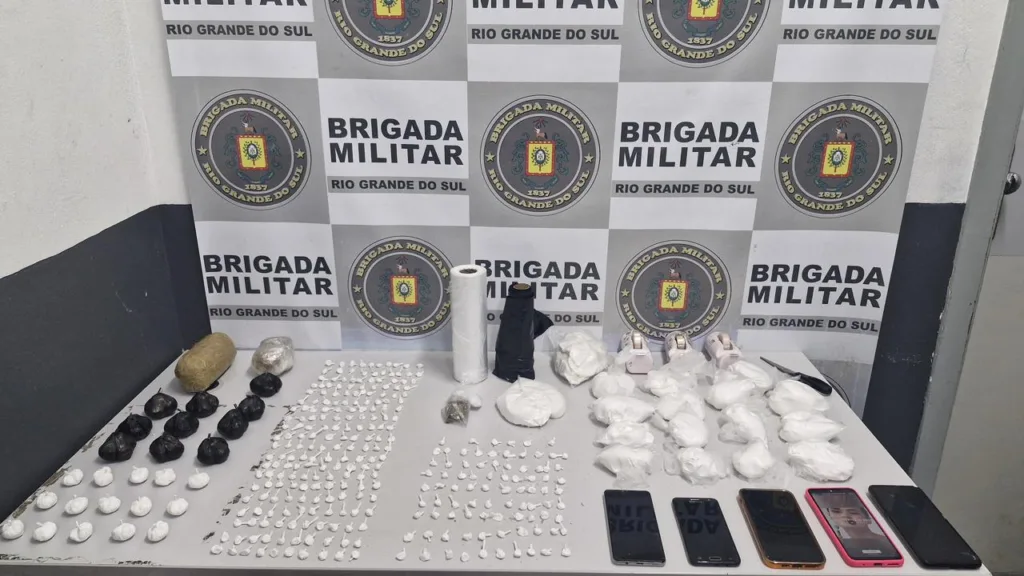 Brigada Militar prende casal com mais de mil porções de drogas em Caxias do Sul