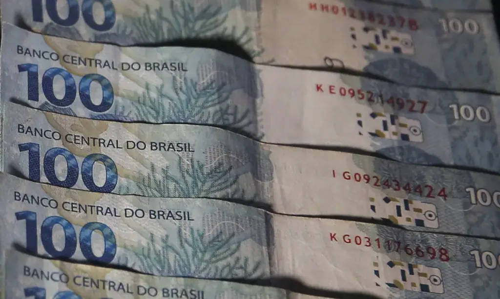 Orçamento de 2025 prevê salário mínimo de R$ 1.509