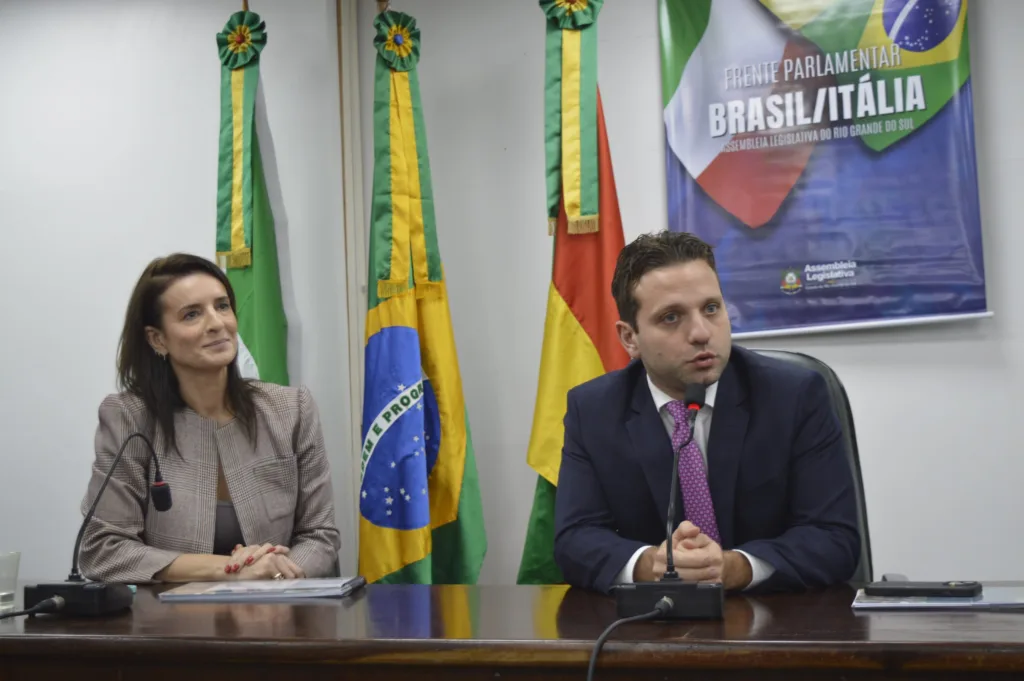 Cristina Mioranza, presidente do Comites-RS, e Valerio Caruso, o cônsul geral da Itália. Foto: Alessandro Manzoni/Exata Comunicação/Divulgação