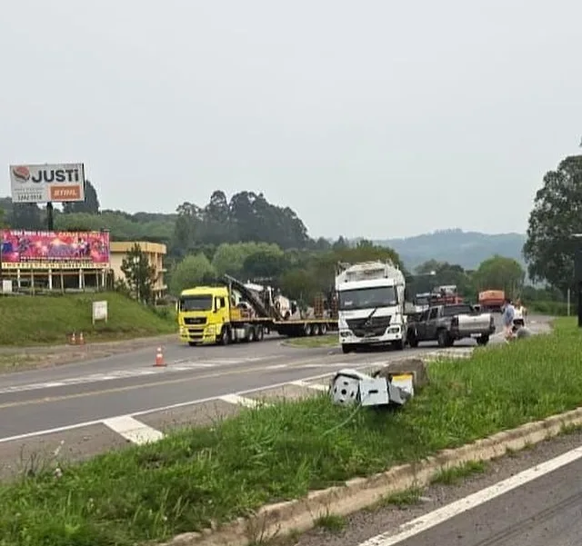 Dois acidentes no Trevo do Barracão, em Bento Gonçalves, causam danos materiais