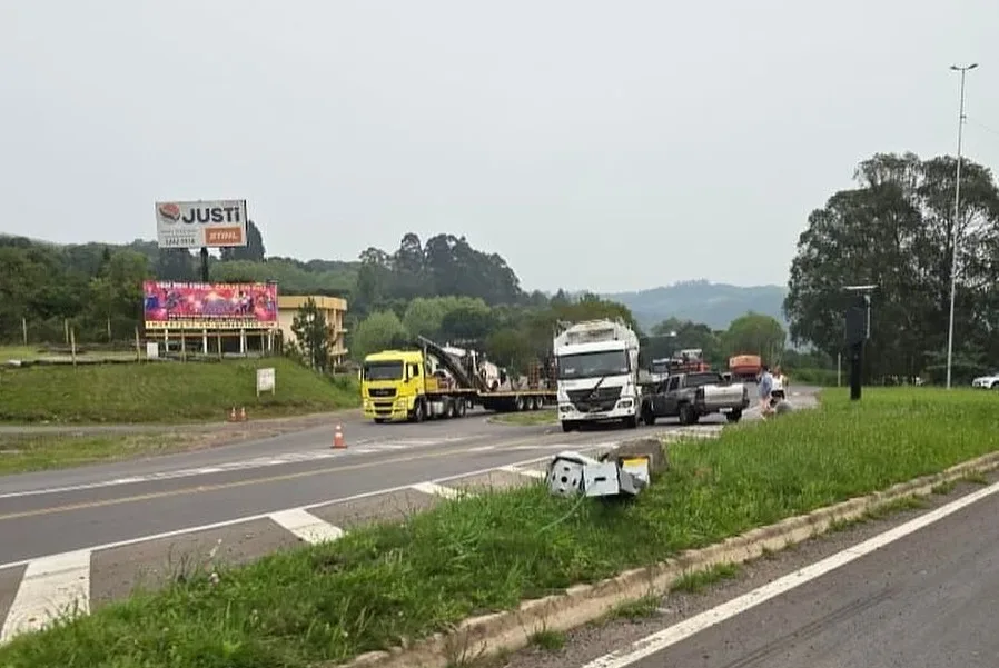 Dois acidentes no Trevo do Barracão, em Bento Gonçalves, causam danos materiais