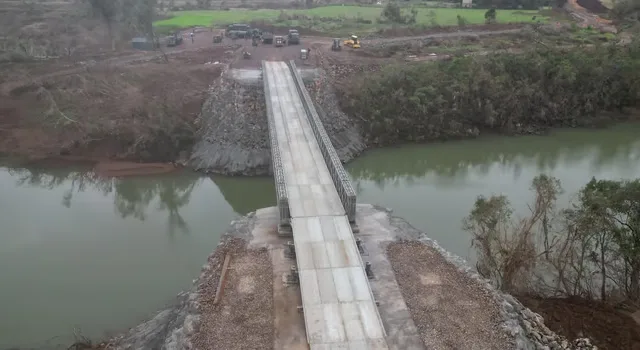 Exército realiza entrega da ponte logística sobre o Rio Forqueta, entre Arroio do Meio e Lajeado, nesta quarta-feira (7)