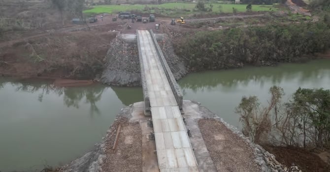 Exército realiza entrega da ponte logística sobre o Rio Forqueta, entre Arroio do Meio e Lajeado, nesta quarta-feira (7)