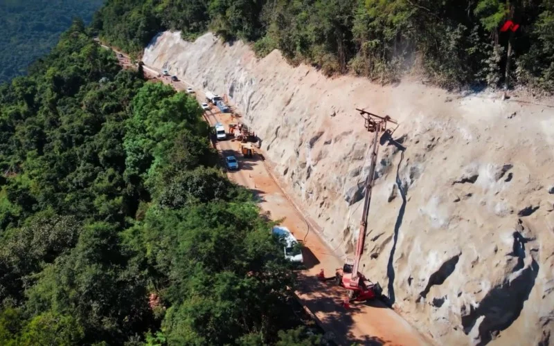 BR-116 conta com seis pontos em obras até sexta-feira na Serra