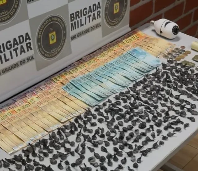 Dupla é presa com 365 porções de cocaína em Veranópolis