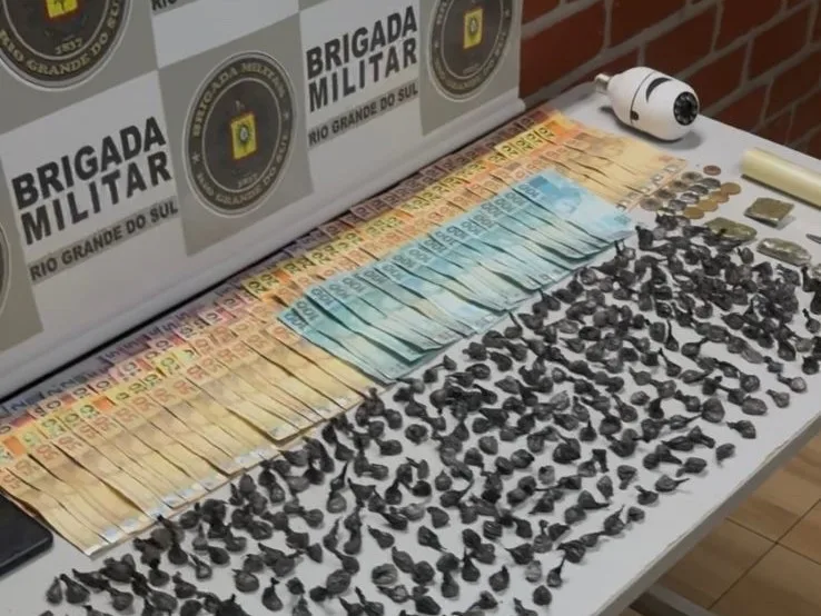 Dupla é presa com 365 porções de cocaína em Veranópolis