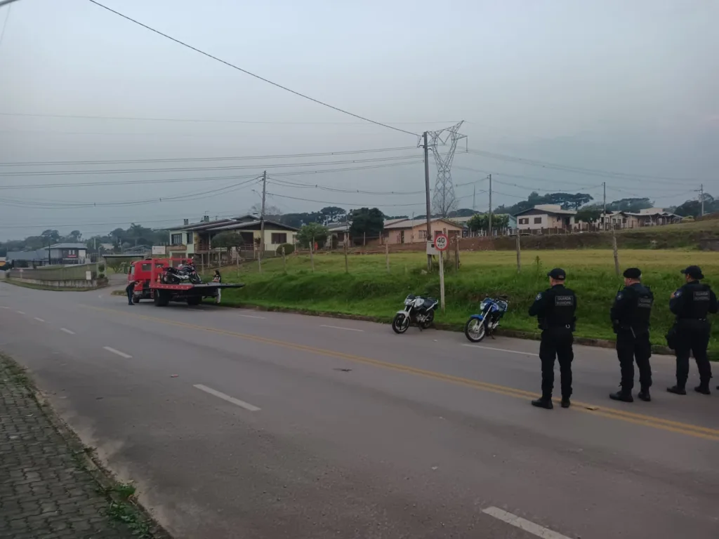 Motociclistas são multados em R$ 3 mil e têm CNH suspensa durante fiscalização em Caxias do Sul