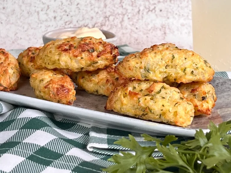 Confira a receita perfeita para o seu bolinho de arroz (Foto: Receiteria)