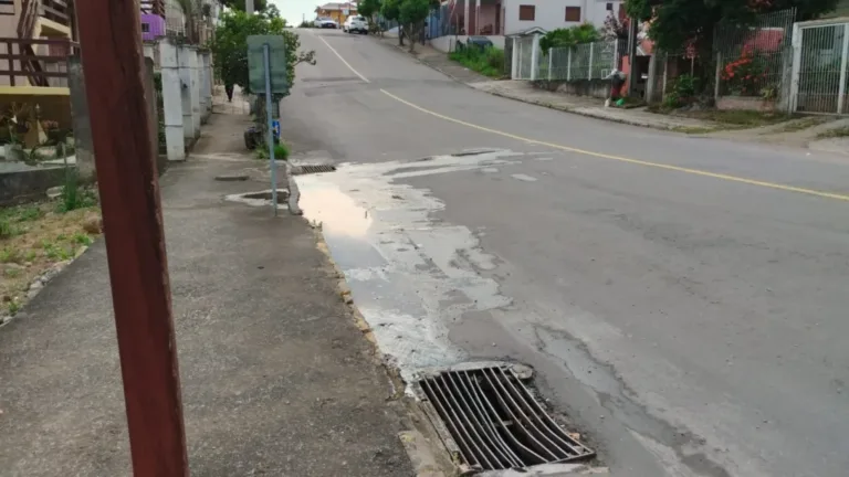 Vazamentos de água em três bairros de Bento Gonçalves preocupam moradores