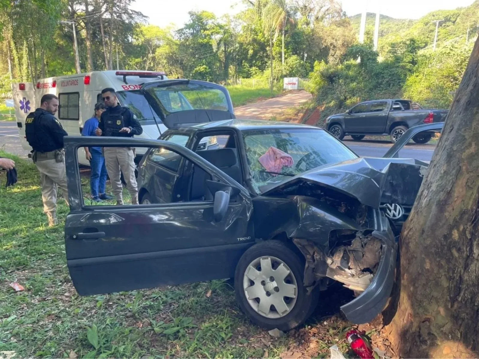 A informação preliminar é que o motorista teria sofrido um mal súbito, o que provocou o acidente.