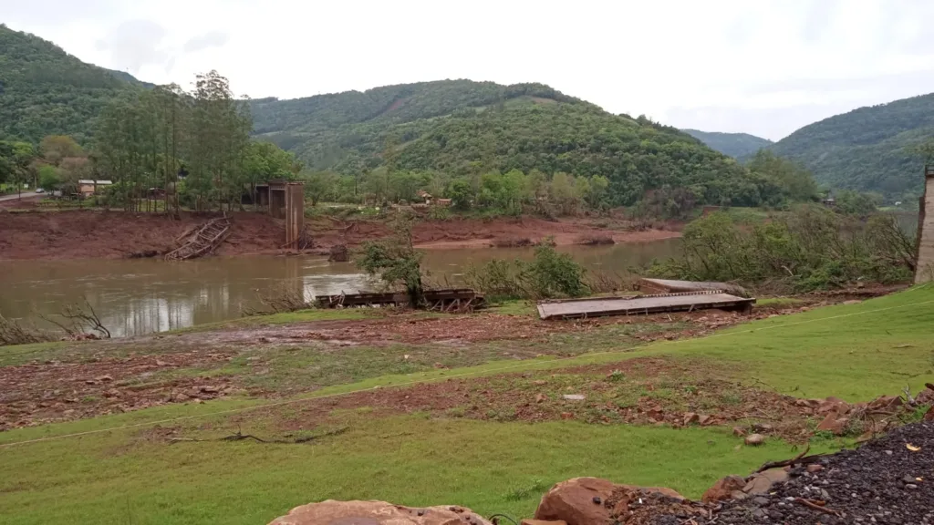 A estrutura antiga foi destruída durante a enchente do Rio Taquari em setembro de 2023.