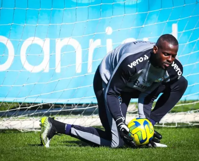 Resumo do esporte: Caíque deve ser titular no Grêmio; No Inter, Fernando tem lesão e vira dúvida para o Gre-Nal