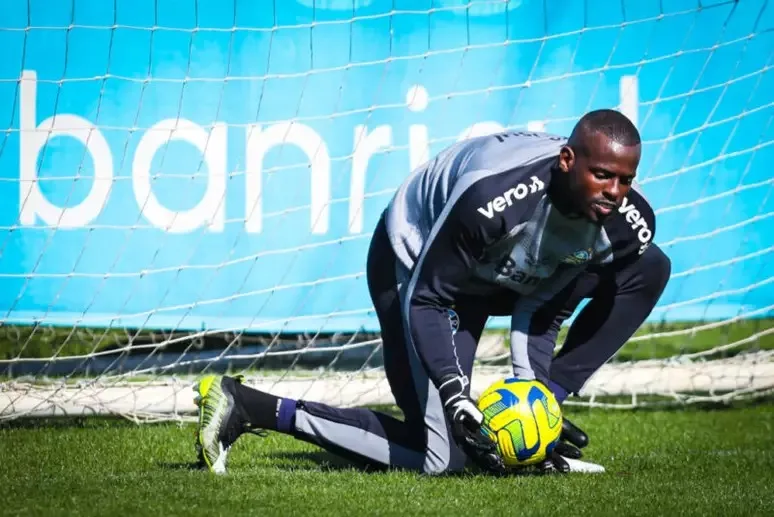 Resumo do esporte: Caíque deve ser titular no Grêmio; No Inter, Fernando tem lesão e vira dúvida para o Gre-Nal