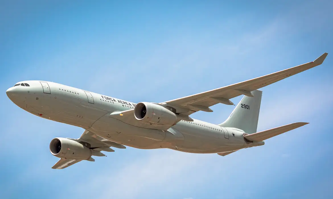 Batizada de Operação Raízes do Cedro, a FAB utilizará uma aeronave KC-30