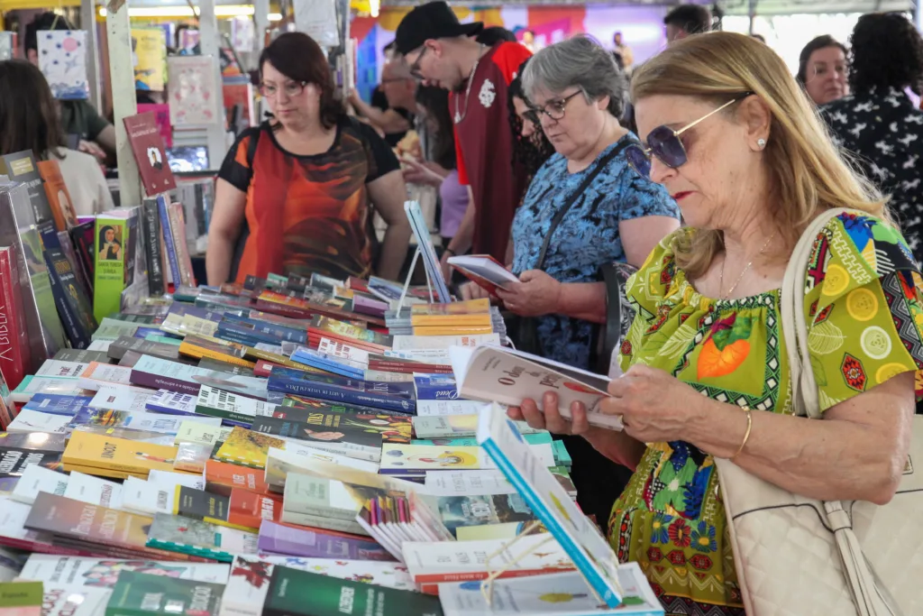 Feira do Livro de Caxias do Sul supera marca dos 22 mil livros vendidos