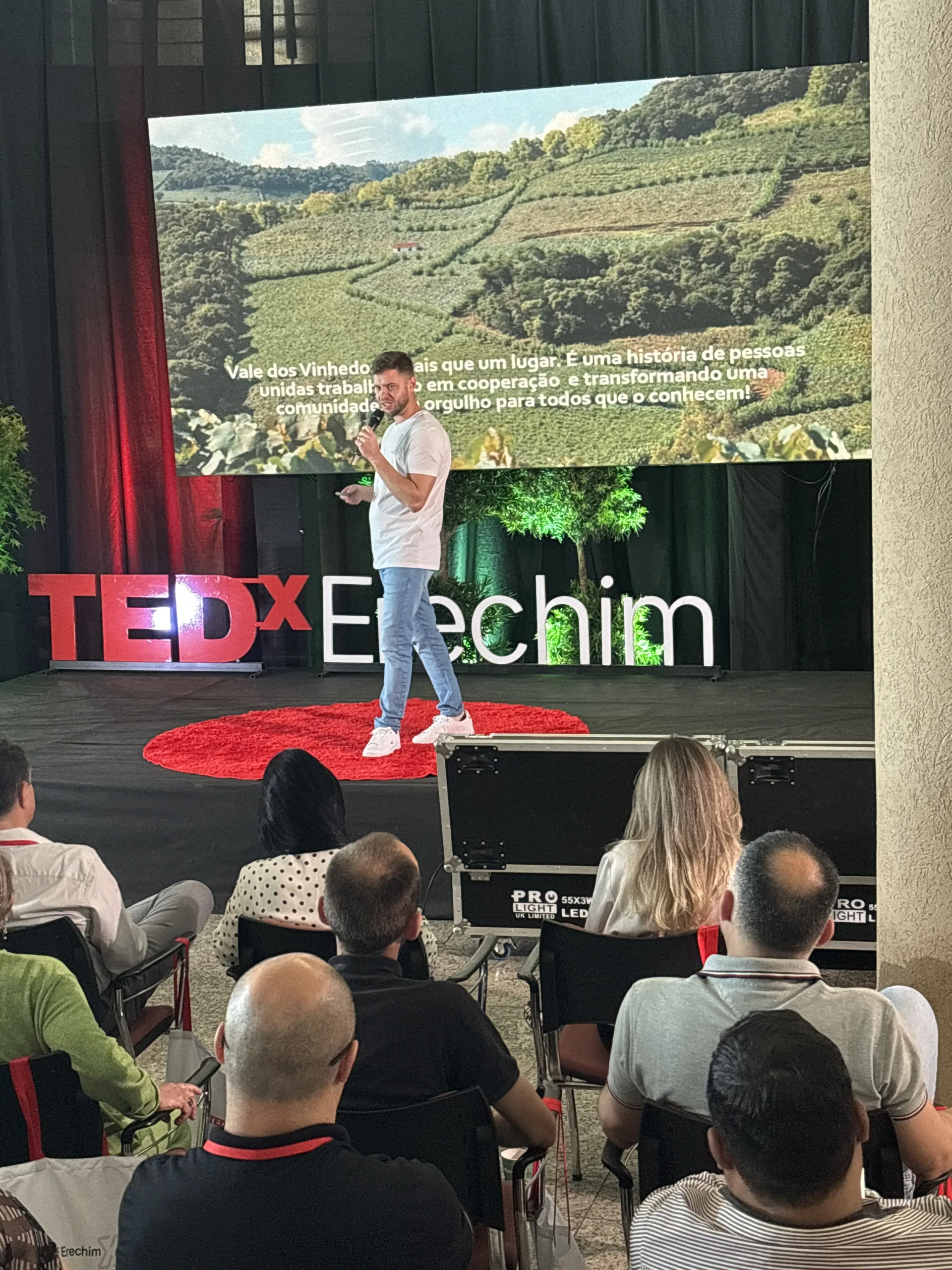 Marcos Giordani representou a Aprovale na apresentação do case do Vale dos Vinhedos no TEDx, em Erechim.