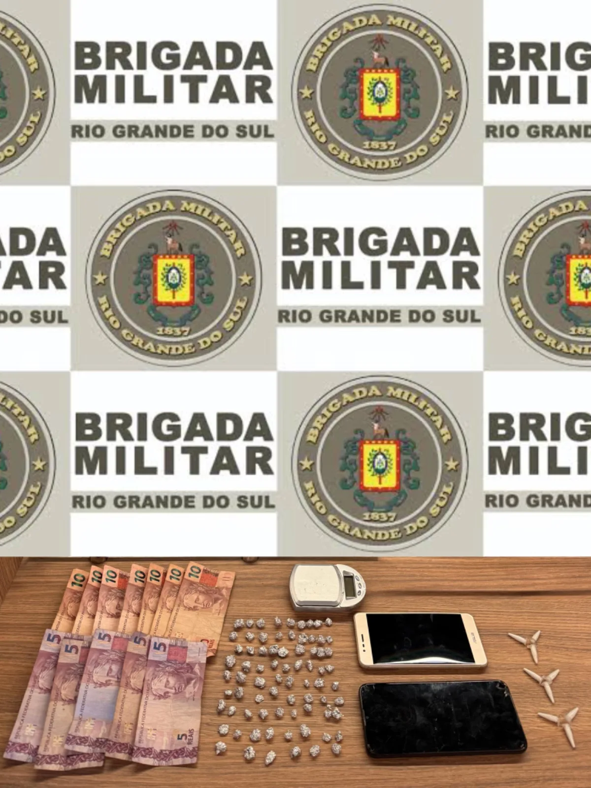 Com os menores foram localizadas peras de crack, cocaína, balança de precisão e celulares.