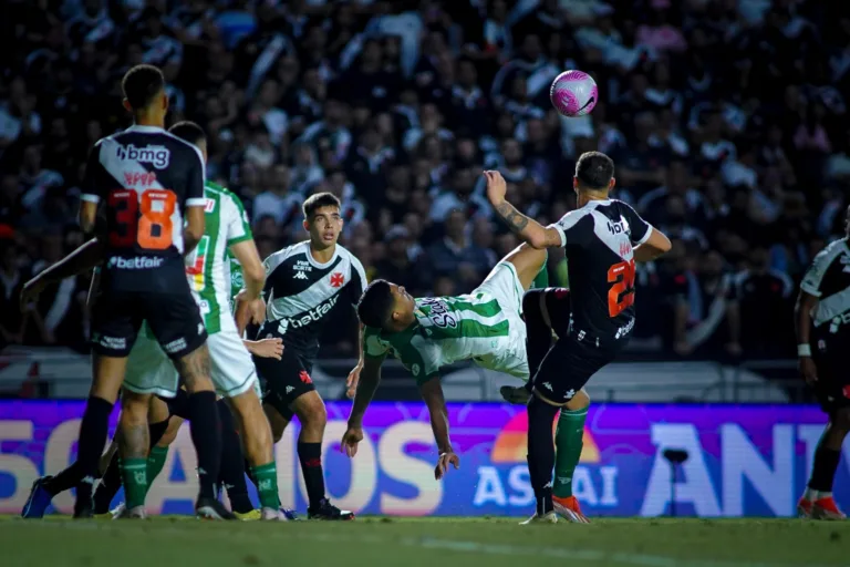 Com o resultado, o time do técnico Jair Ventura, fica com 34 pontos, no 14º lugar da tabela.