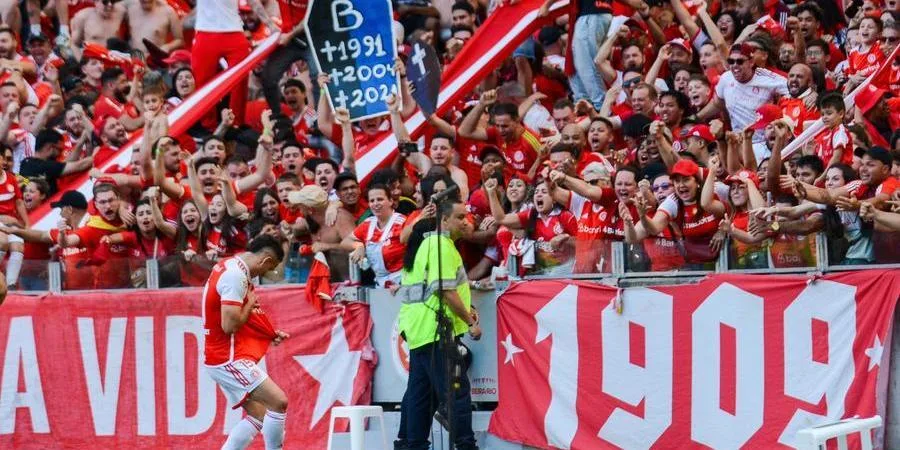 Com gol de Borré, Inter vence o Gre-Nal no Beira-Rio e encosta no G-4