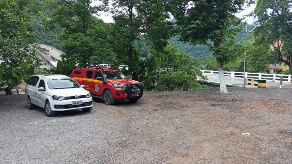 A vítima foi localizada às margens do rio, nas proximidades da Ponte dos Arcos.