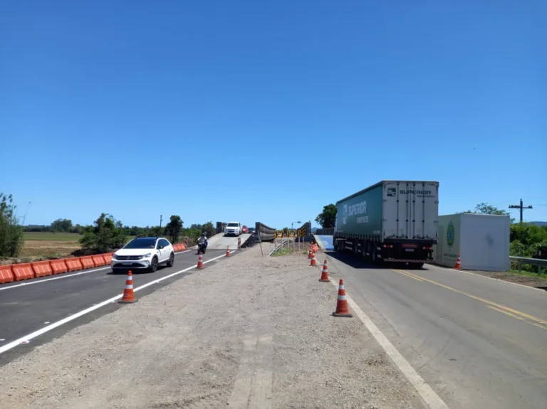 Segunda ponte provisória é instalada na RSC-287 em Santa Maria