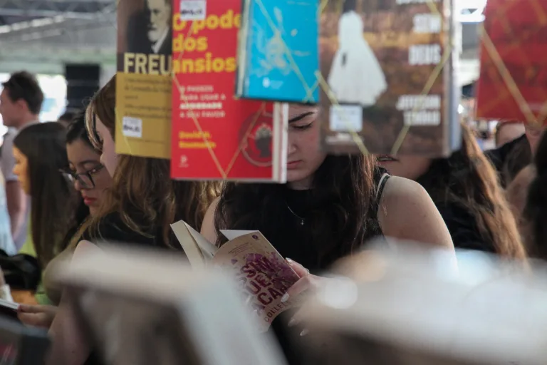 Com 10 dias de Feira do Livro em Caxias, saiba quais as obras mais vendidas