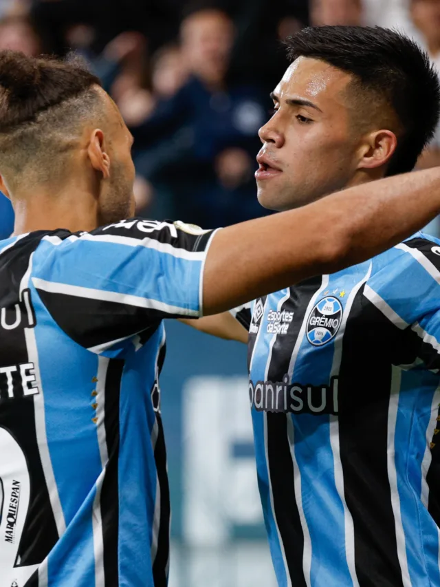 Aravena e Braithwaite foram os autores dos primeiros dois gols do Grêmio.