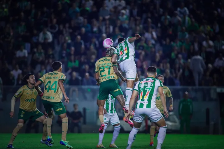 O resultado deixa o time de Jair Ventura com 34 pontos, no 14° lugar da tabela.