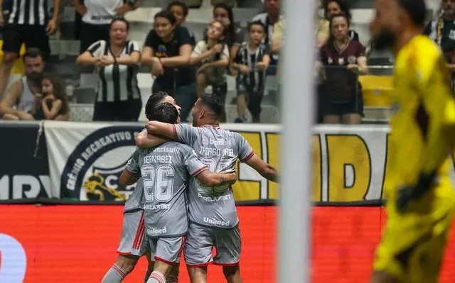 Inter vence o Atlético Mineiro por 3 a 1 e segue na cola do G-4 no Brasileirão