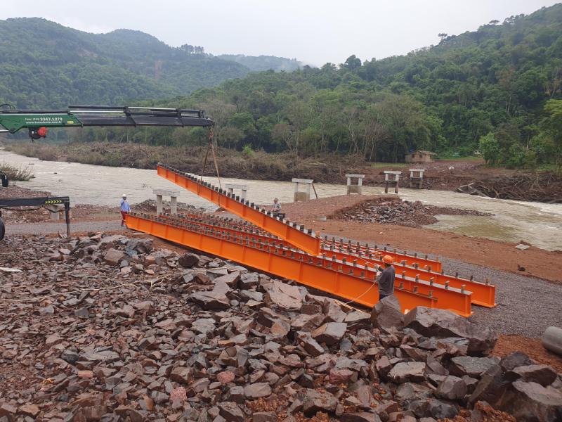 Estruturas da ponte entre Cotiporã e Dois Lajeados chegam às margens do Rio Carreiro