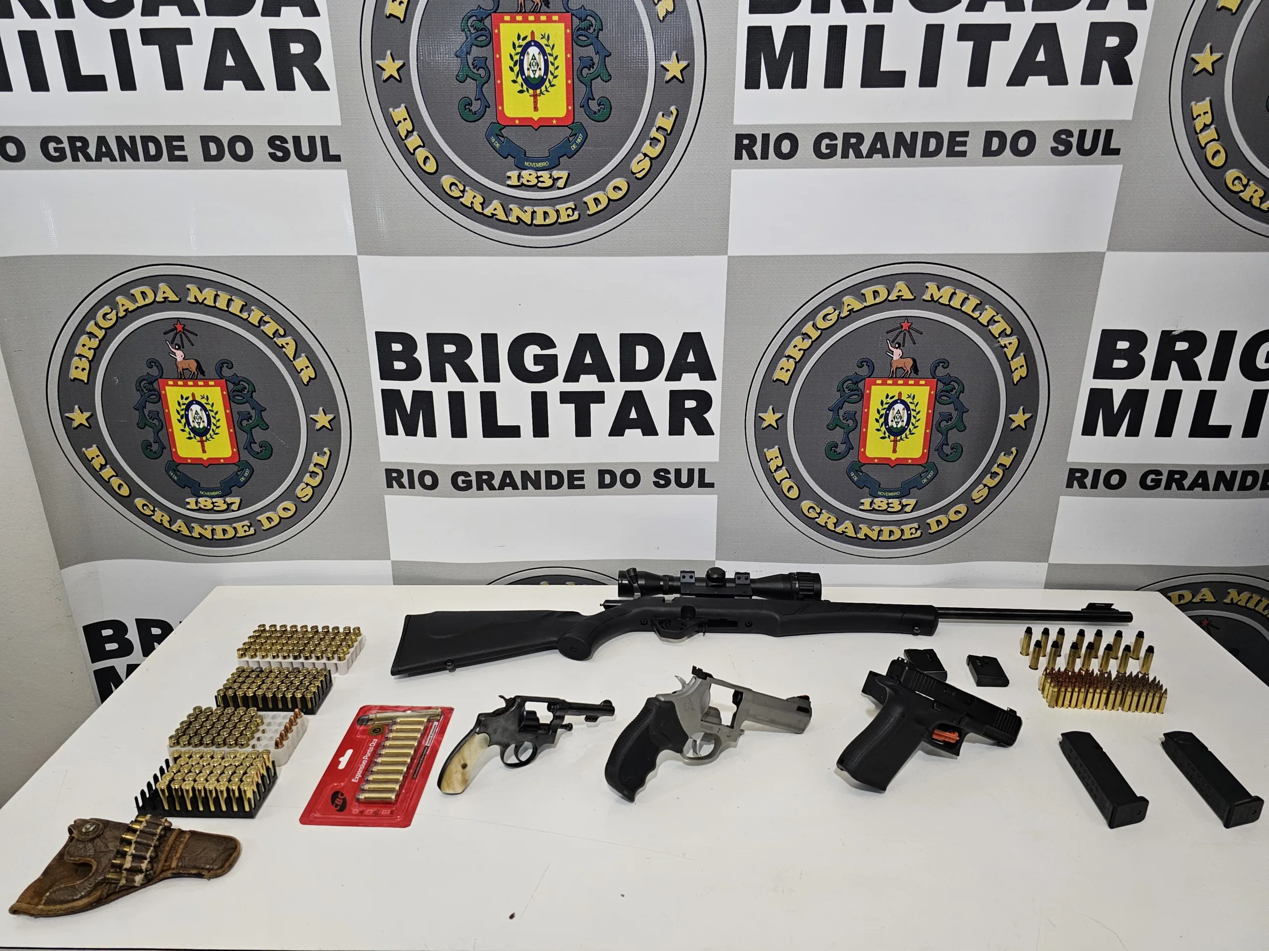 Brigada Militar - prisão -armas