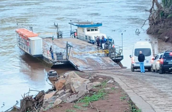 Com cheia do Rio Taquari, travessia da Balsa de Santa Bárbara é suspensa