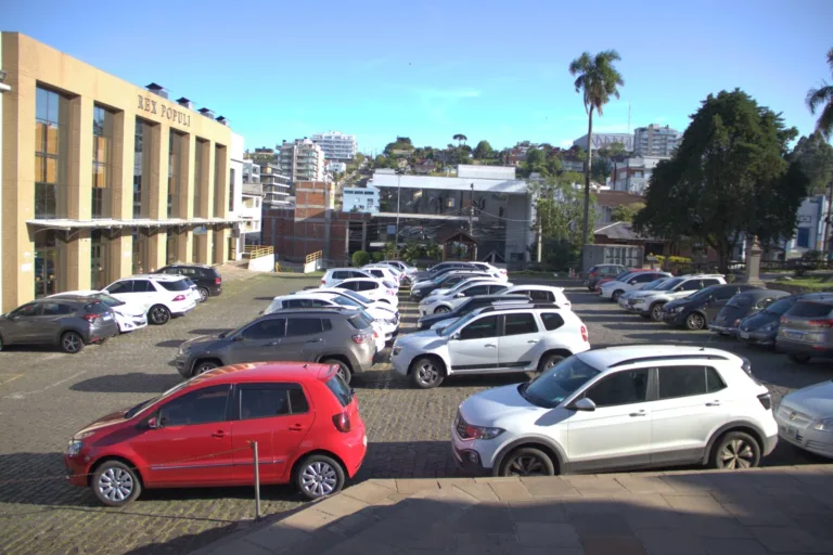 Estacionamento da Praça da Matriz, em Garibaldi