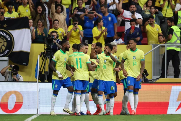 Com golaços e pênaltis, Brasil goleia Peru pelas Eliminatórias