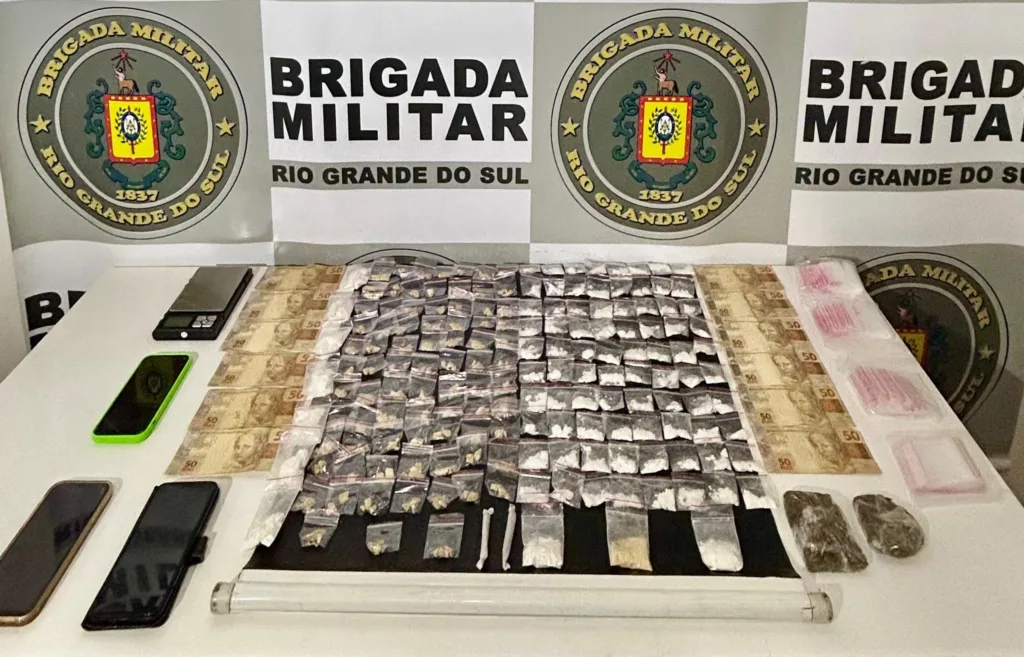 Trio é preso com porções de cocaína, crack e maconha em Guaporé