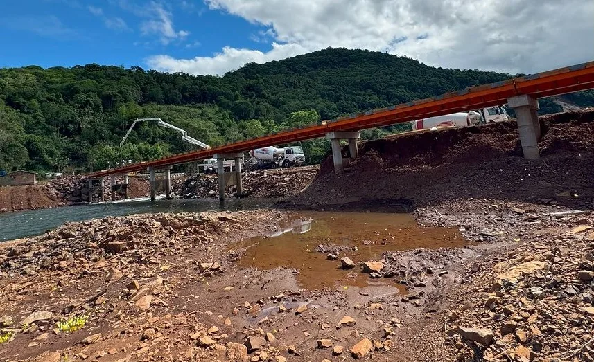 A fase final dos trabalhos, que inclui acabamentos e sinalização, está em andamento.