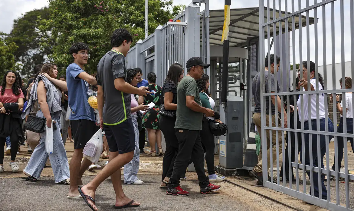 Estudantes no primeiro dia de provas do Exame Nacional do Ensino Médio