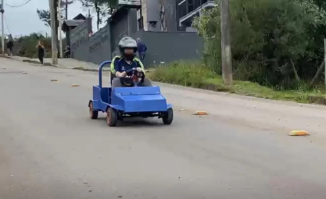 Escola do interior de Caxias do Sul revive passeios de carrinho de lomba em competição neste domingo