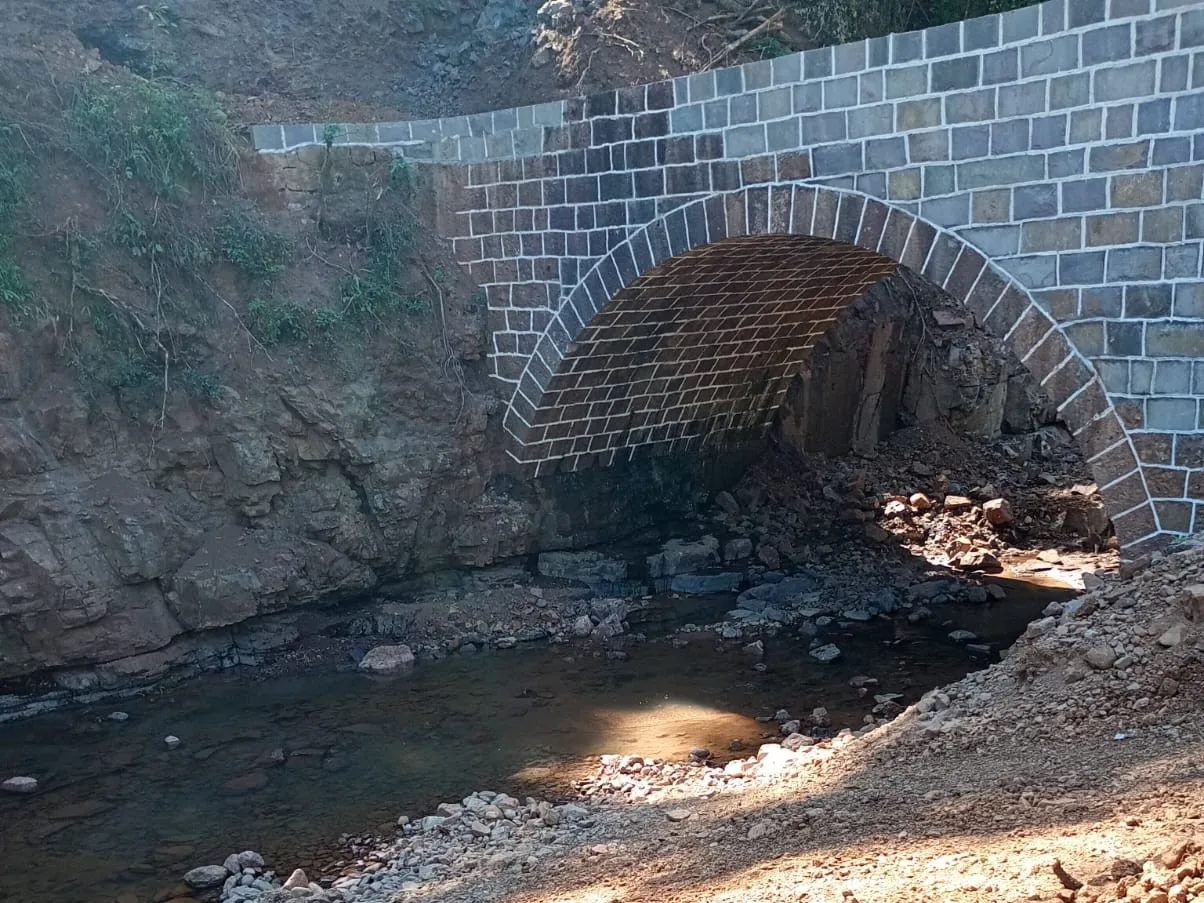 Ponte entre Pinto Bandeira e Nova Roma do Sul