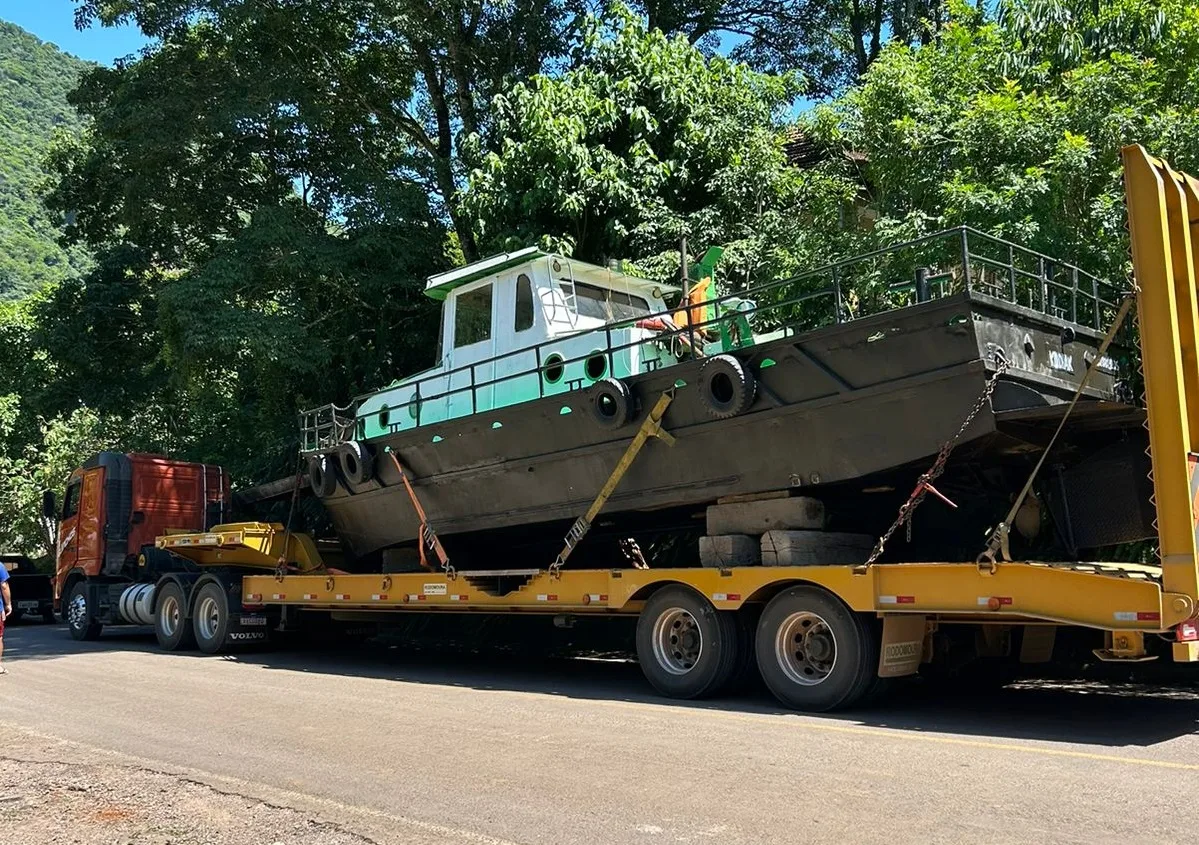 O equipamento, transportado por caminhão, foi entregue por volta 11h30, no Distrito de Santa Bárbara em São Valentim do Sul.