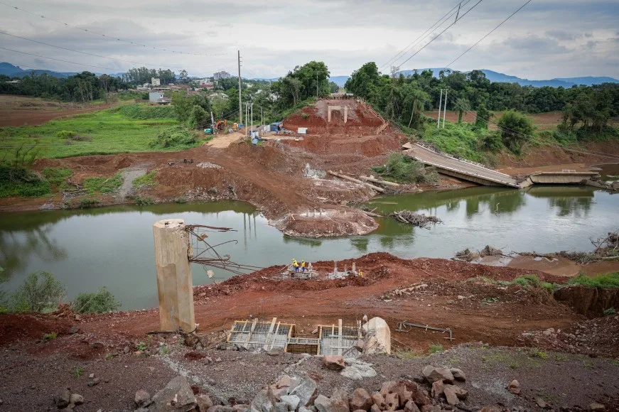 Fatores climáticos alteraram a previsão de conclusão da nova ponte