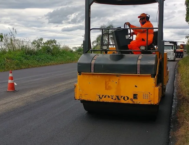 Manutenção no pavimento da RSC-453 beneficia  trecho situado em Garibaldi 