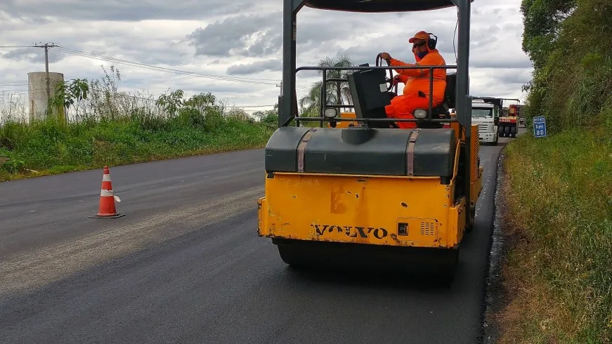 Manutenção no pavimento da RSC-453 beneficia  trecho situado em Garibaldi 