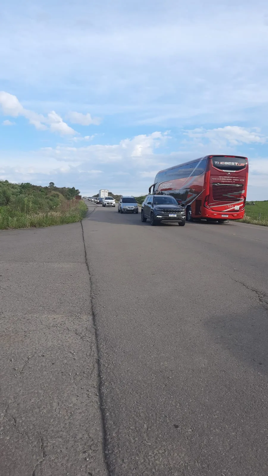 Retorno do Litoral registra trânsito intenso neste domingo na Rota do Sol