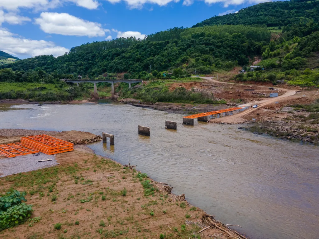 A liberação da nova ponte para uso está prevista para o começo de dezembro.